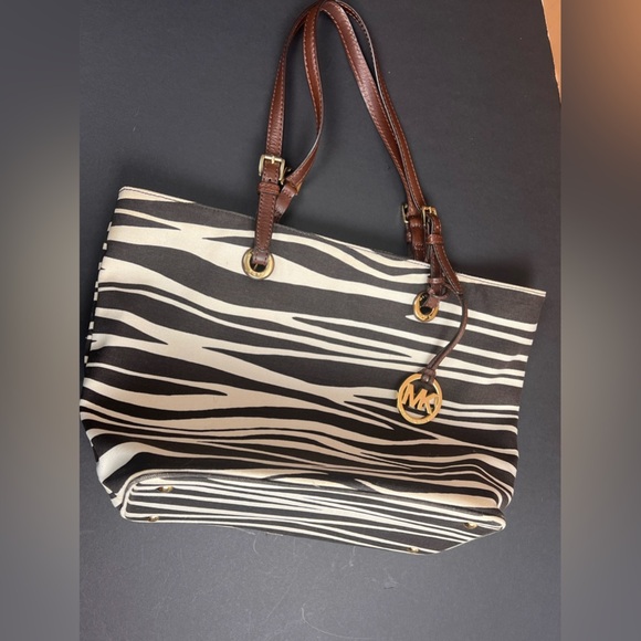 MICHAEL KORS black ivory, zebra stripes shoulder bag - Picture 6 of 13